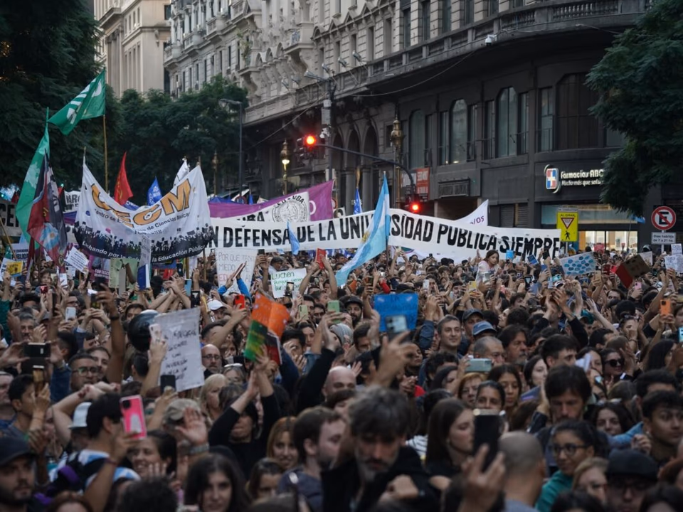 La titular del Senado destac&oacute; el rol de los educadores como una misi&oacute;n fundamental para el futuro del pa&iacute;s.