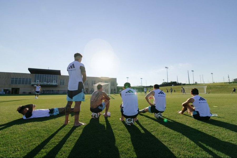 Los jugadores que estuvieron ante Suiza el s&aacute;bado realizaron trabajos de menor intensidad en Kansas. (AFA)
