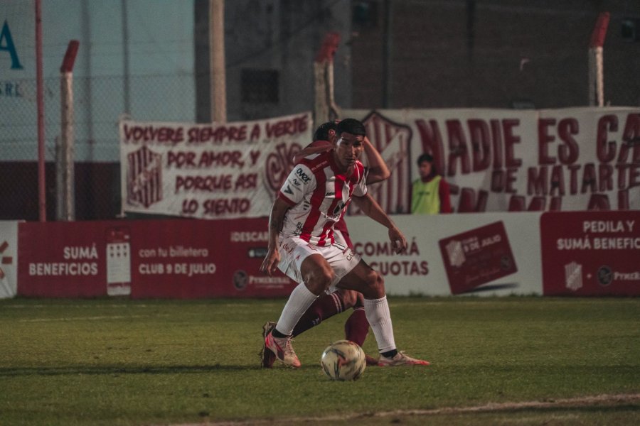 Leandro Larrea en acci&oacute;n (foto prensa 9 de Julio).