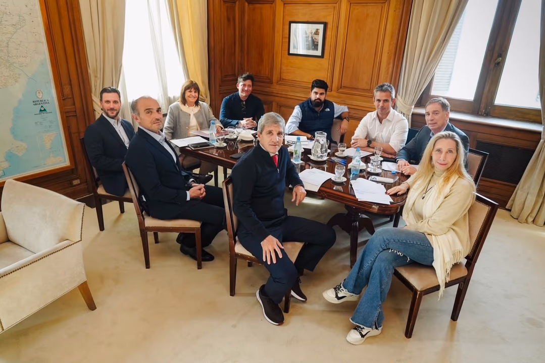 Diego Santilli en su primera reuni&oacute;n de mesa pol&iacute;tica c&oacute;mo jefe de Gabinete.
