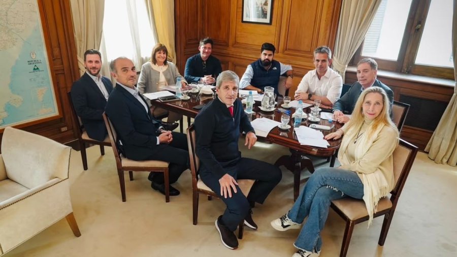 LARGO DEBATE. La c&uacute;pula del poder central se encerr&oacute; en una extensa jornada de mucho hermetismo para trazar la hoja de ruta inmediata del pa&iacute;s.