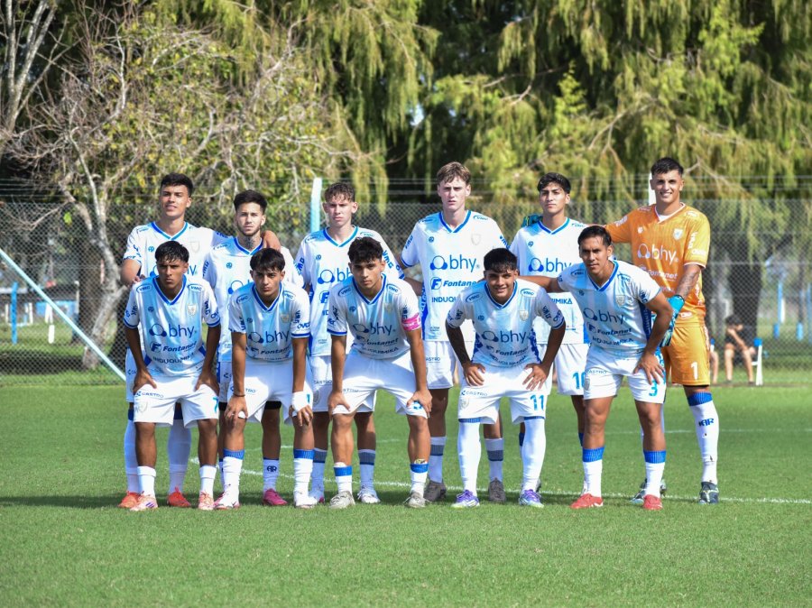 EN EL PREDIO. La Reserva celeste se estrena en el Clausura.