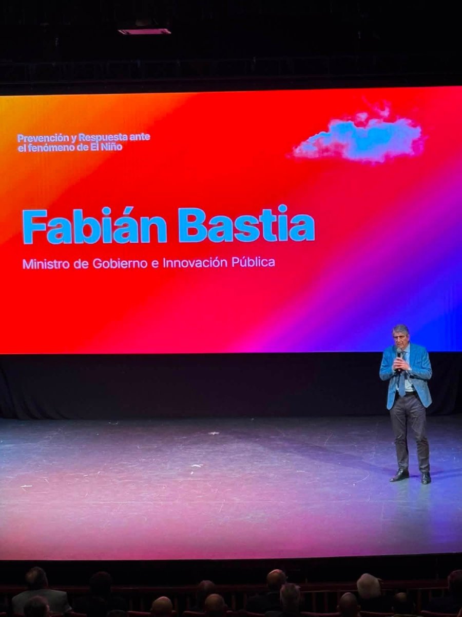Fabián Bastía durante su exposición.