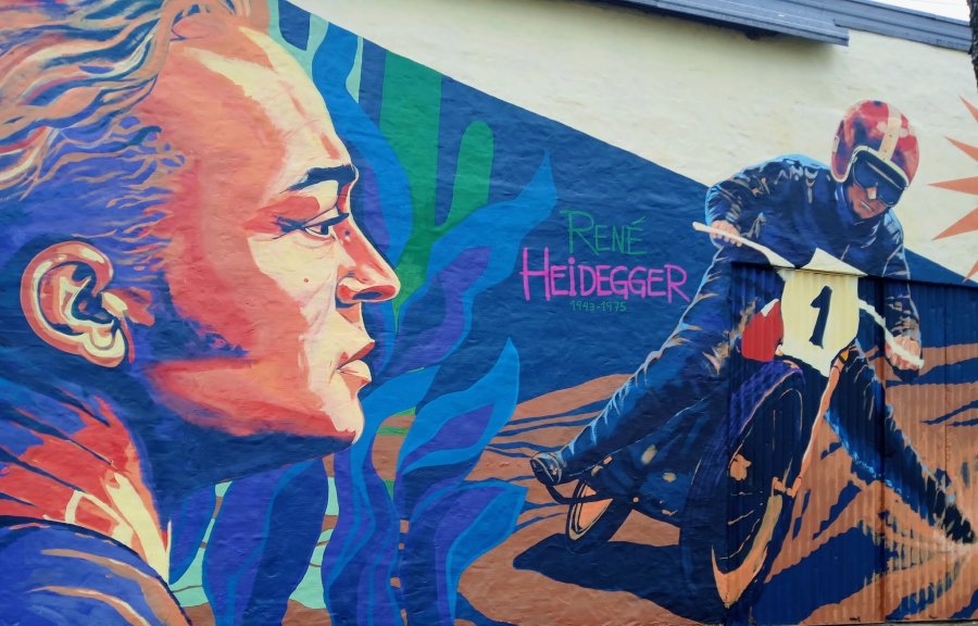 El mural realizado en homenaje al recordado motociclista Ren&eacute; Heidegger.