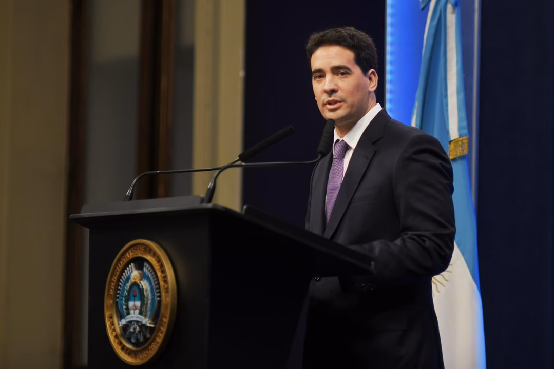 El vocero presidencial, Adri&aacute;n Ravier.
