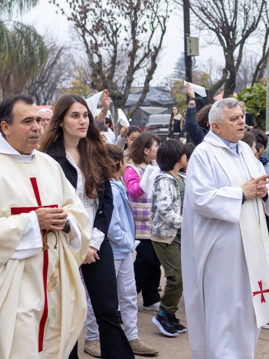 Procesi&oacute;n, la manifestaci&oacute;n de fe se realiz&oacute; en las calles aldaenses.