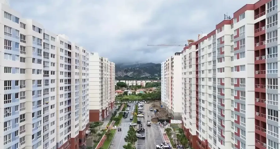 RECONSTRUCCION. El gobierno venezolano inspecciona terrenos para desarrollar un complejo habitacional con infraestructura integral destinado a las familias afectadas por los terremotos de junio.