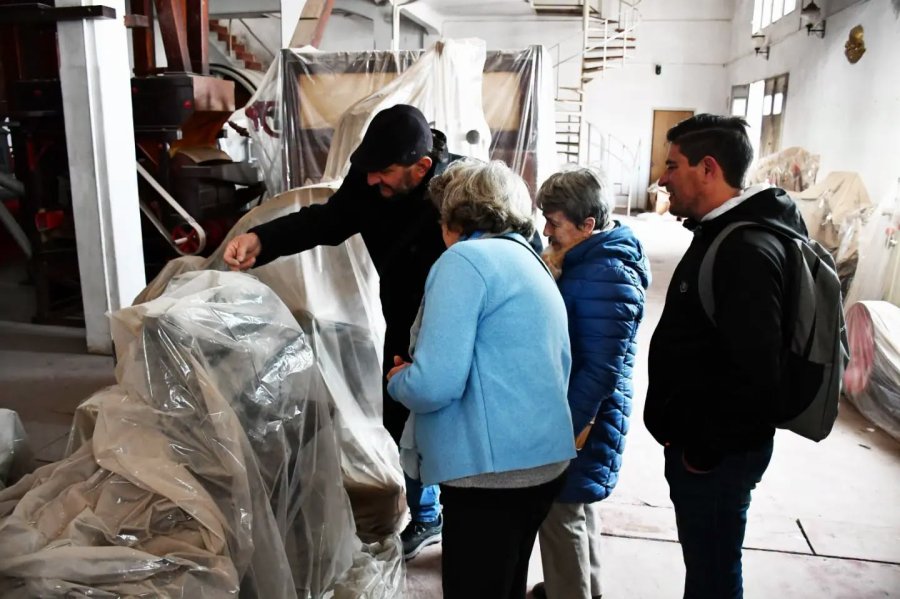 Un momento de la visita a la Casa Central de SanCor.