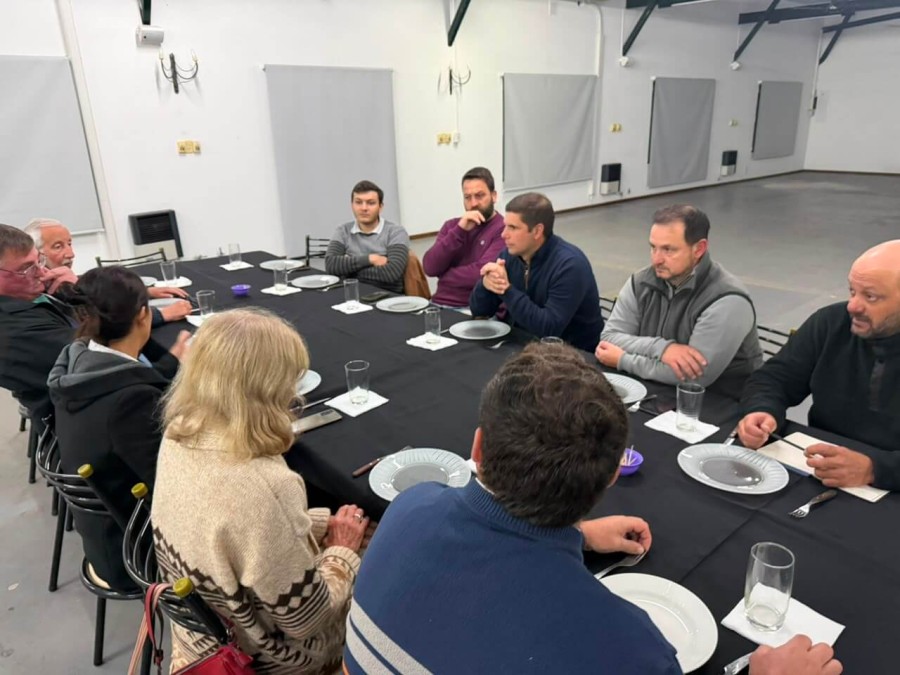 El titular de la Sociedad Rural de Rafaela, Leonardo Alassia, presidi&oacute; el encuentro con representantes de las caba&ntilde;as de la Raza Holando de la regi&oacute;n.