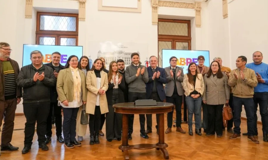 Autoridades y beneficiarios.
