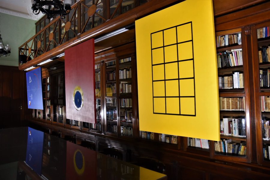 Las obras del rafaelino Marcelo Iraz&aacute;bal en la Biblioteca Sarmiento del Centro Empleados de Comercio. (FOTO CEC)