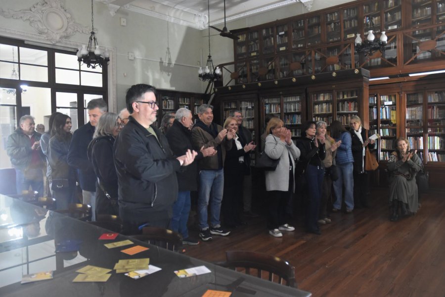 La apertura de la muestra en la Biblioteca Sarmiento se llev&oacute; a cabo el viernes por la noche. (FOTO CEC)